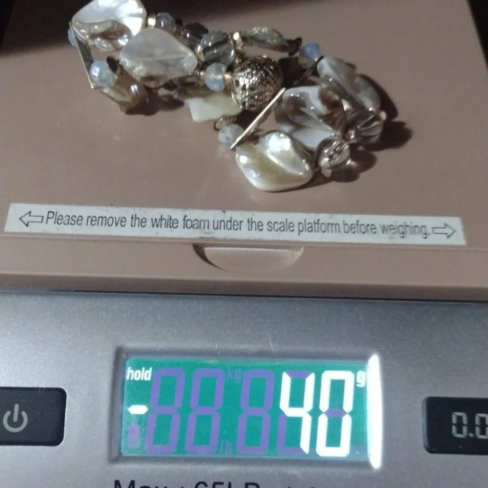 NATURAL SHELL AND CRYSTAL STRETCH BRACELET MOTHER OF PEARL GOLD FILIGREE BEADS